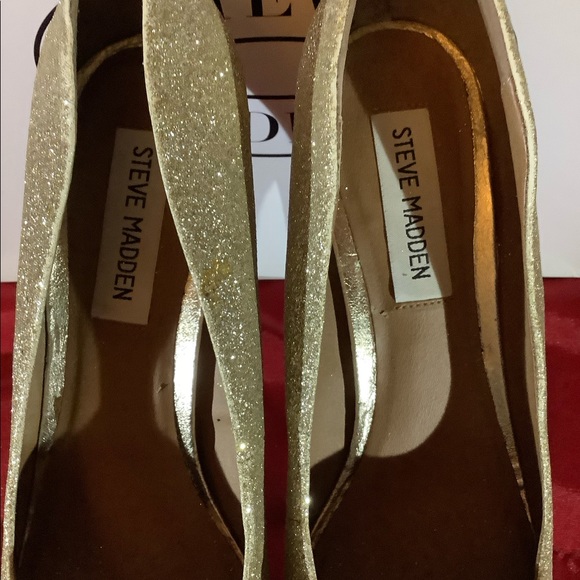 DejaVu (Gold Glitter) - Steve Madden 8.5 - Picture 5 of 7